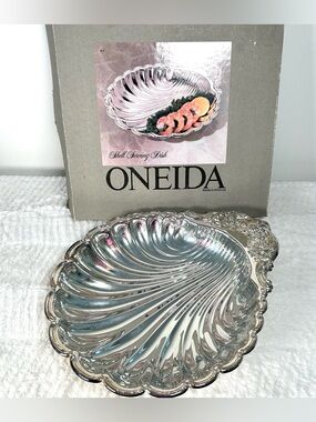 Vintage Oneida Silver Plate Shell Shaped Serving Dish NEW